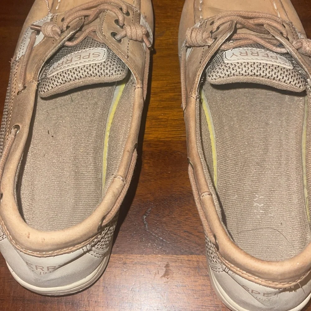Sperry ladies TopSider Boat shoe. Size 6M. Linen/Oat. Minimal wear